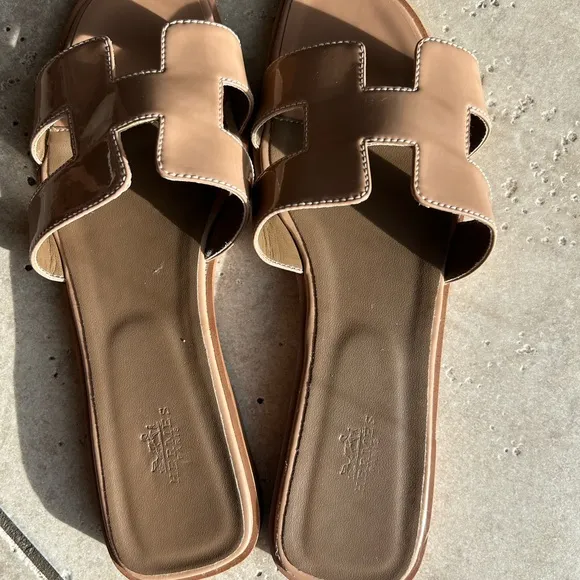 HERMÉS ORAN Tan Leather Sandals- size 41