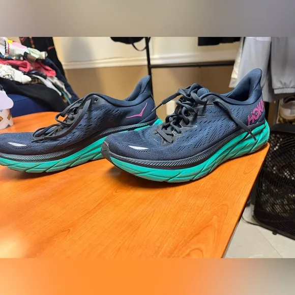 HOKA Clifton 8 Women’s Running Shoes – Size 8.5 | Outer Space/Atlantis |