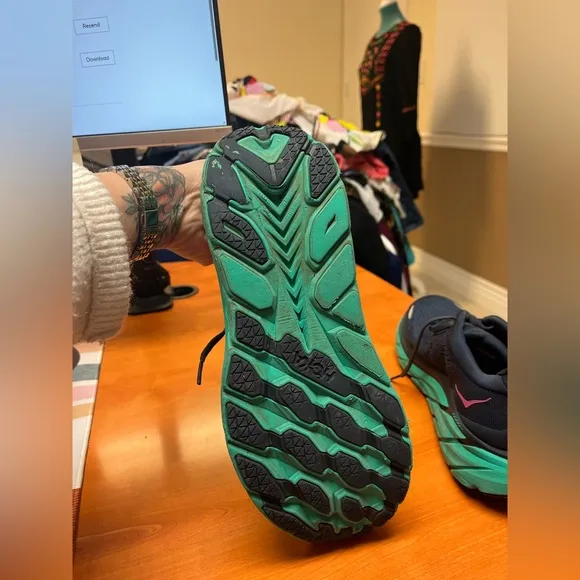 HOKA Clifton 8 Women’s Running Shoes – Size 8.5 | Outer Space/Atlantis |