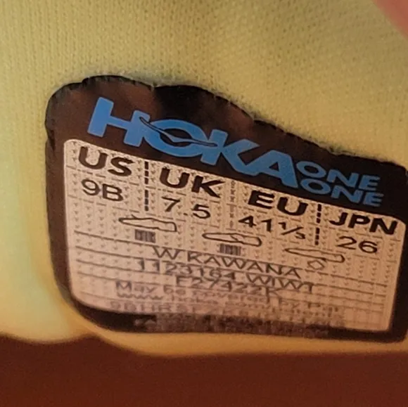 Hoka Kawana White Ice Water Size 9B.