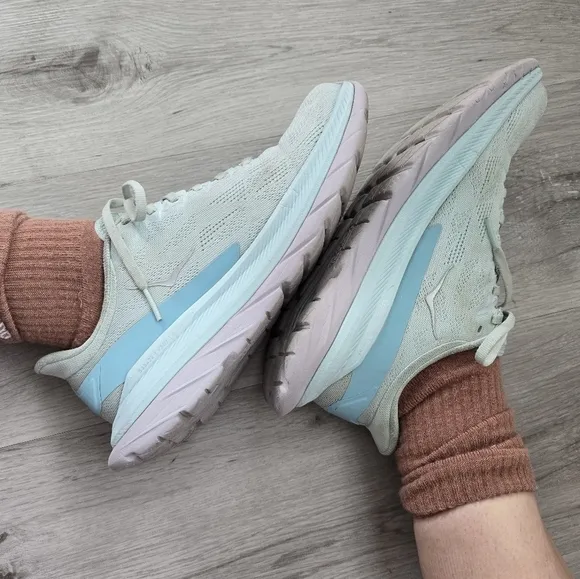 Hoka | Mach pastel blue purple sporty lightweight running sneakers | WMS 7.5