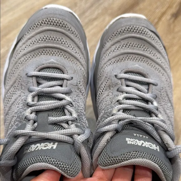 Hoka One One AKASA Size 8 Gray Athletic Shoes