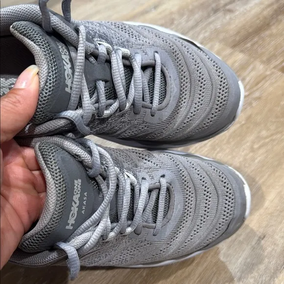 Hoka One One AKASA Size 8 Gray Athletic Shoes