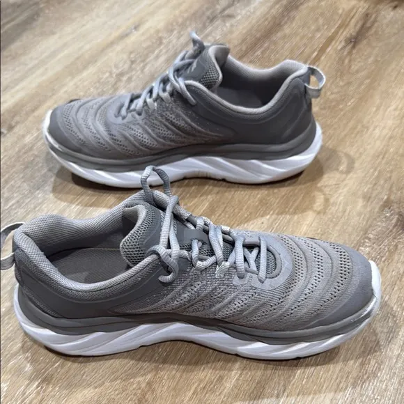 Hoka One One AKASA Size 8 Gray Athletic Shoes