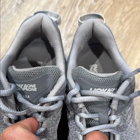 Hoka One One AKASA Size 8 Gray Athletic Shoes