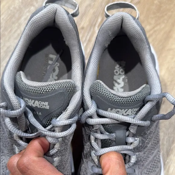 Hoka One One AKASA Size 8 Gray Athletic Shoes