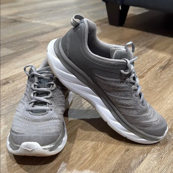 Hoka One One AKASA Size 8 Gray Athletic Shoes