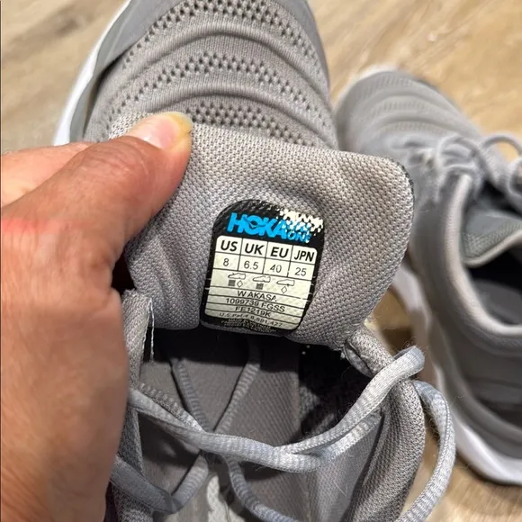 Hoka One One AKASA Size 8 Gray Athletic Shoes