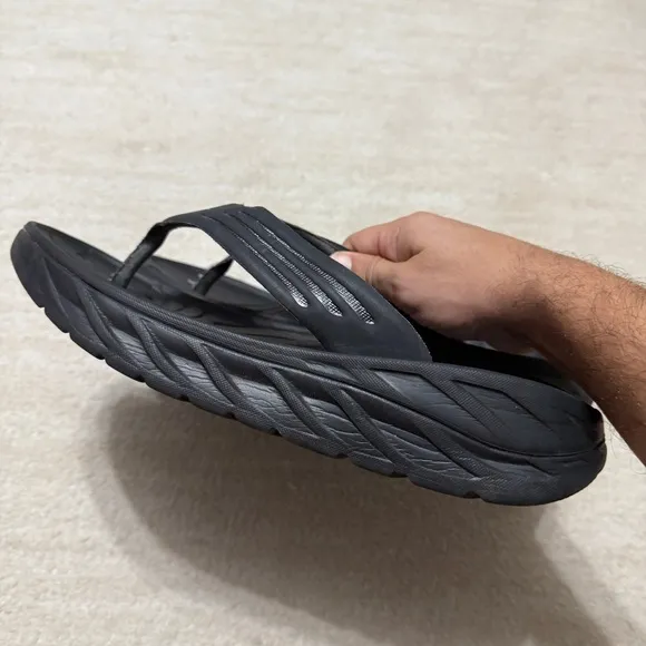 Hoka One One Ora Recovery Flip Flops Men's Size 13 Black Sandals