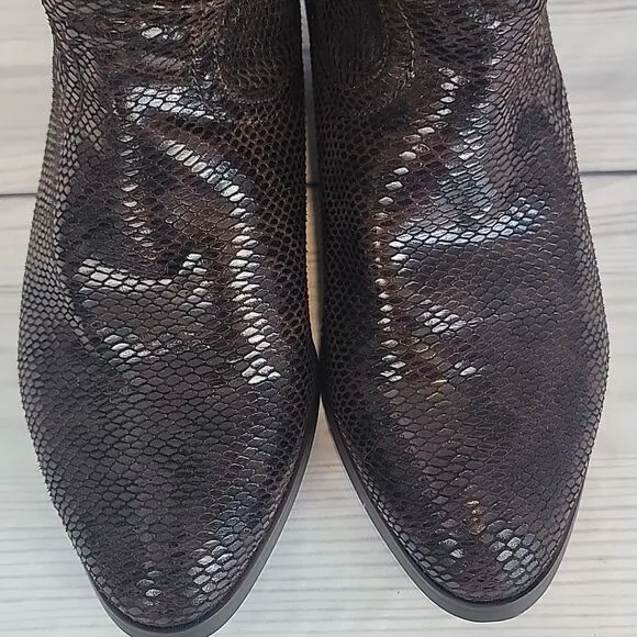 Honey Bee knee high python textured fabric boots Women's Size 8.5