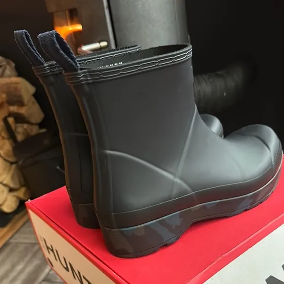 Hunter M Play Short Navy Camo Ankle Rain Boots