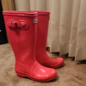 Hunter Original Kids Gloss Tall Rain Boots in Hyper Pink