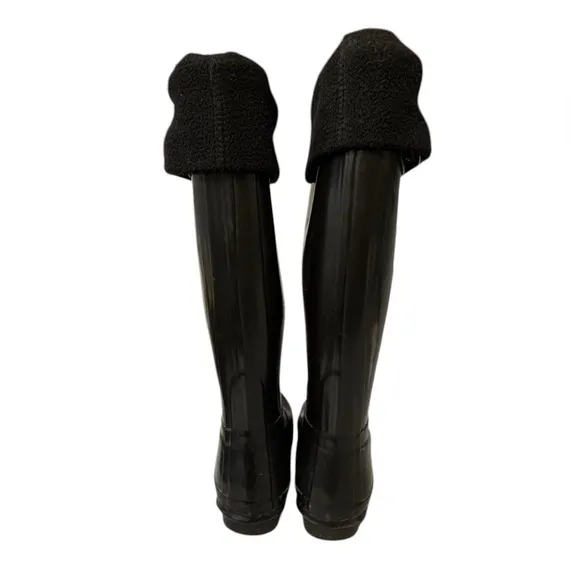 Hunter original tall high gloss with socks size 7 black