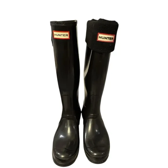 Hunter original tall high gloss with socks size 7 black