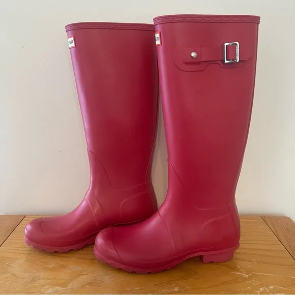 {Hunter} Original Tall Rain Boots - Dark Pink