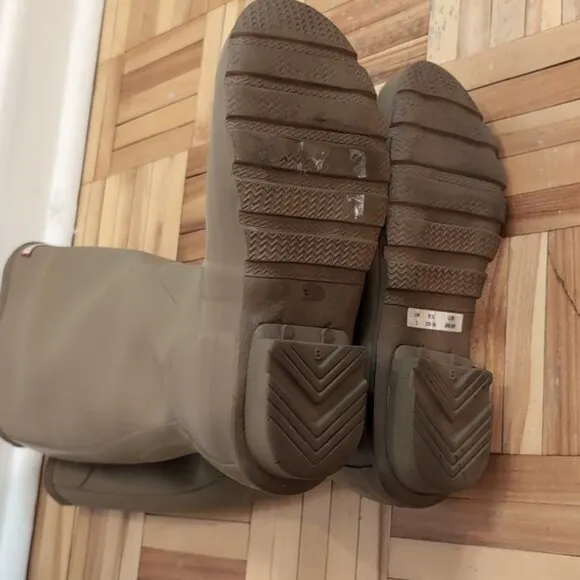 Hunter original tall rain boots size 5