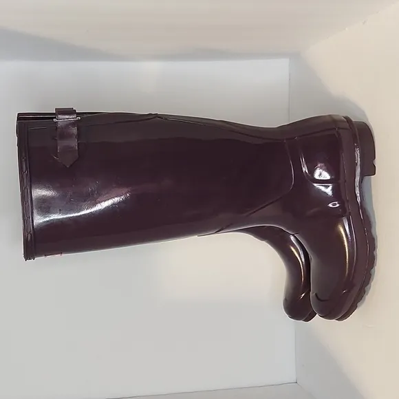 Hunter tall glossy rain boots 6 woman