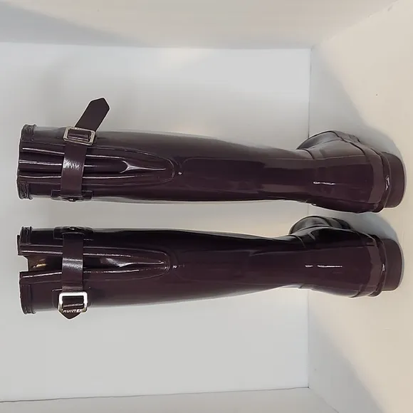 Hunter tall glossy rain boots 6 woman