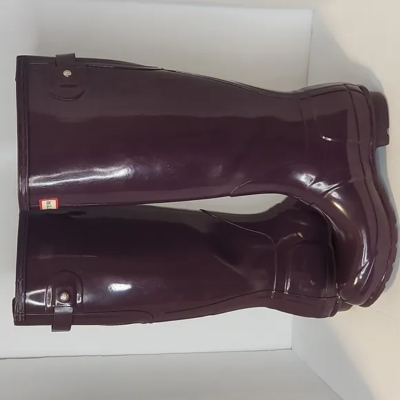 Hunter tall glossy rain boots 6 woman