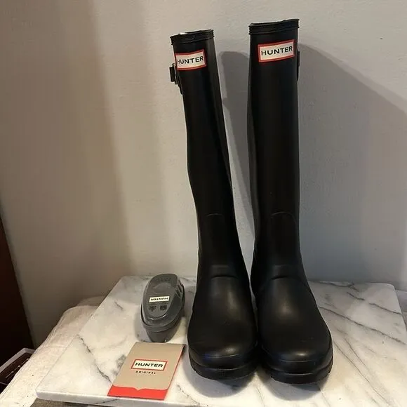 Hunter tall rain boots matte black sz 37 Euro US 6 includes Hunter boot shine