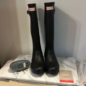 Hunter tall rain boots matte black sz 37 Euro US 6 includes Hunter boot shine