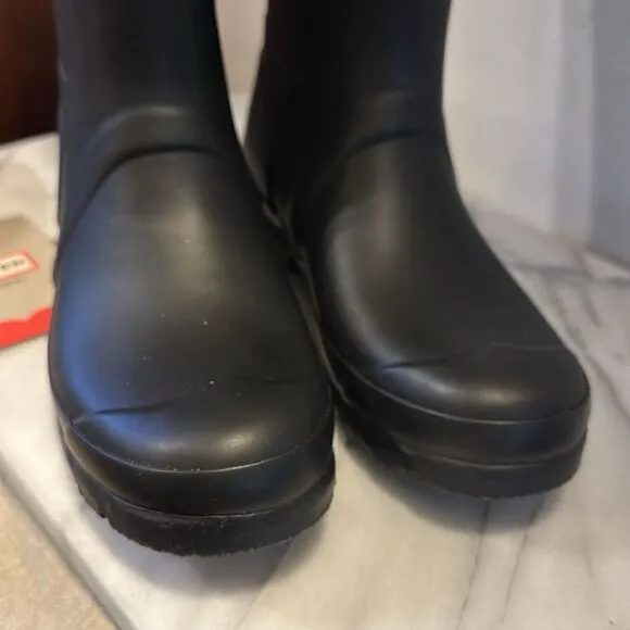 Hunter tall rain boots matte black sz 37 Euro US 6 includes Hunter boot shine