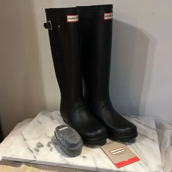 Hunter tall rain boots matte black sz 37 Euro US 6 includes Hunter boot shine