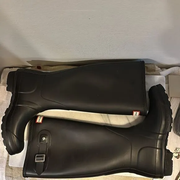 Hunter tall rain boots matte black sz 37 Euro US 6 includes Hunter boot shine