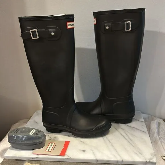 Hunter tall rain boots matte black sz 37 Euro US 6 includes Hunter boot shine