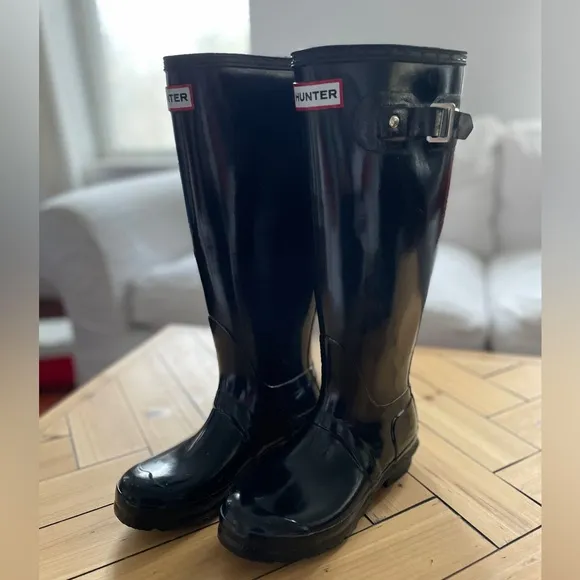 Hunters Women's Original Tall Gloss Rain Boots size 6 . Color black