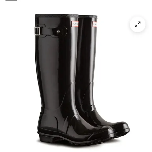 Hunters Women's Original Tall Gloss Rain Boots size 6 . Color black