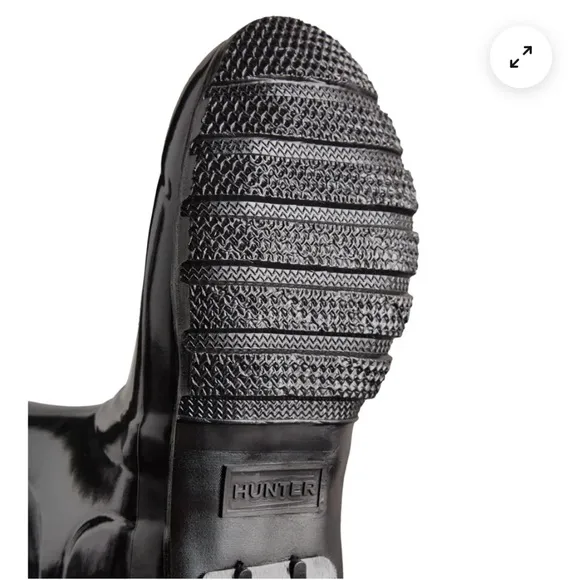 Hunters Women's Original Tall Gloss Rain Boots size 6 . Color black