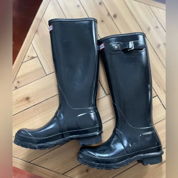 Hunters Women's Original Tall Gloss Rain Boots size 6 . Color black