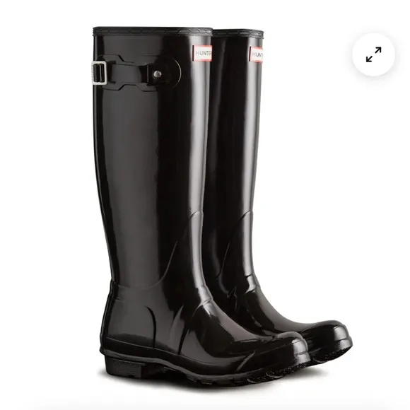 Hunters Women's Original Tall Gloss Rain Boots size 6 . Color black