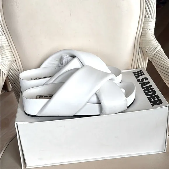 JIL SANDER Padded White Lambskin Leather Crossover Sandals/Slippers. MINT. SZ 40
