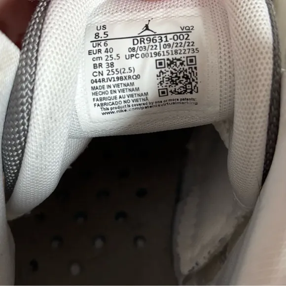 Jordan Jumpman Two Trey Womens Basketball Shoes Grey White DR9631-002 • size 8.5