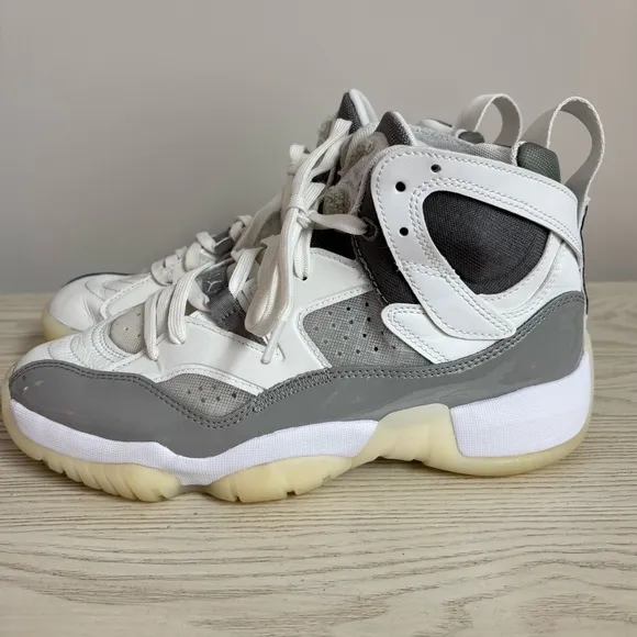 Jordan Jumpman Two Trey Womens Basketball Shoes Grey White DR9631-002 • size 8.5