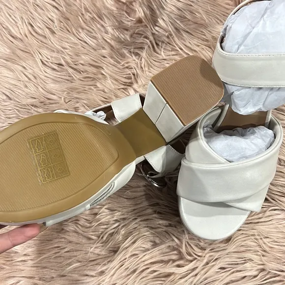 JOURNEE COLLECTION Women's Akeely Platform Sandals