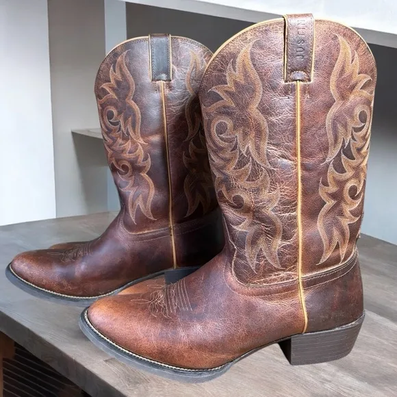Justin Boots-Men’s size 13D style2555. Genuine leather/great stitching. Like new