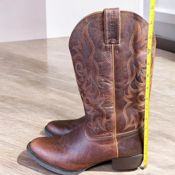 Justin Boots-Men’s size 13D style2555. Genuine leather/great stitching. Like new