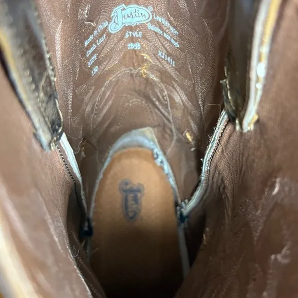 Justin Boots-Men’s size 13D style2555. Genuine leather/great stitching. Like new