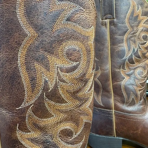 Justin Boots-Men’s size 13D style2555. Genuine leather/great stitching. Like new