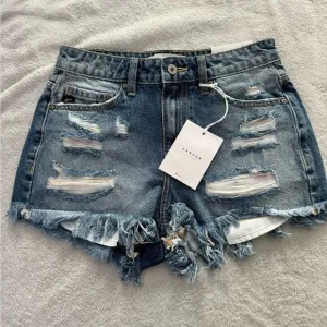 KANCAN HIGH RISE FRAYED HEM DENIM SHORTS Size 1