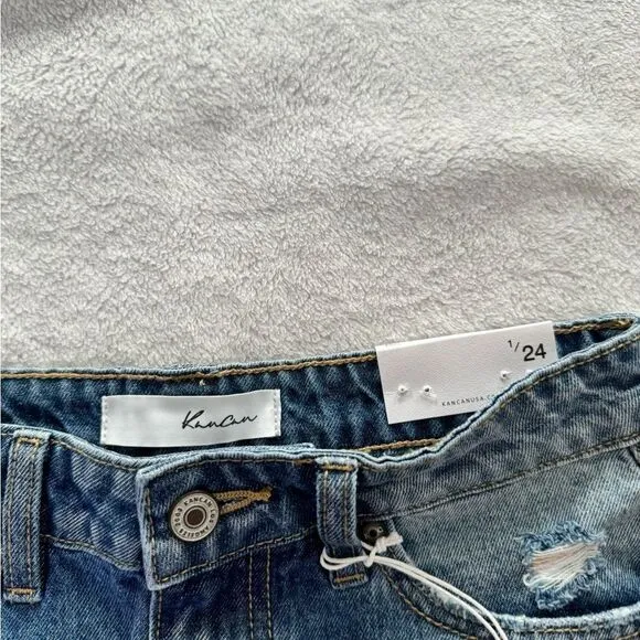 KANCAN HIGH RISE FRAYED HEM DENIM SHORTS Size 1