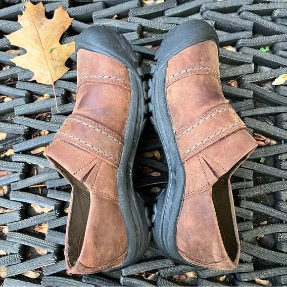 Keen Kaci Leather Slip On Shoes Sz 6