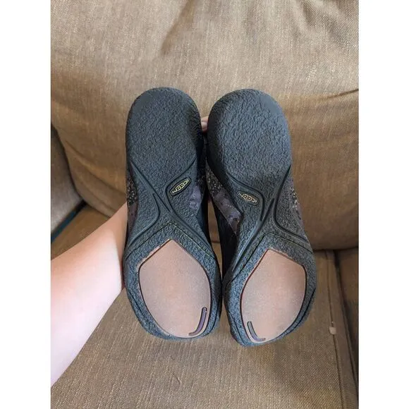 Keen size 11 Women's Barefoot Water Shoes