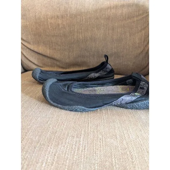 Keen size 11 Women's Barefoot Water Shoes