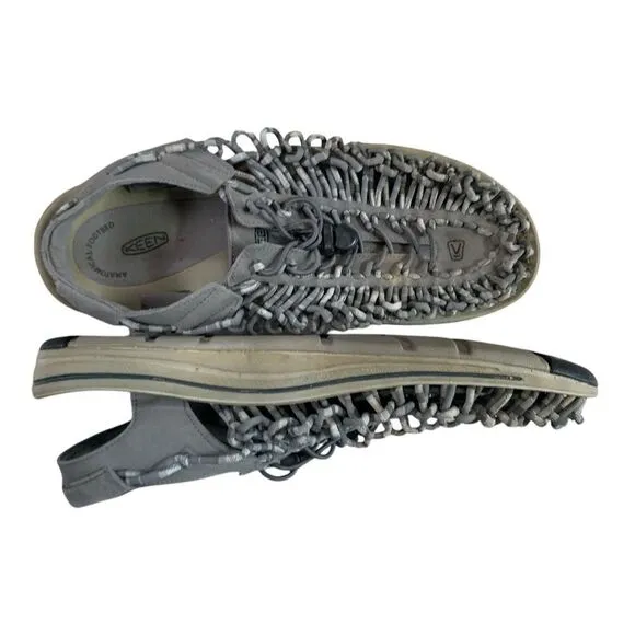 KEEN UNEEK Sandals in Light Gray Size 13