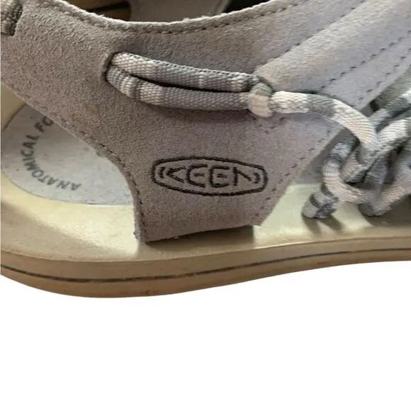 KEEN UNEEK Sandals in Light Gray Size 13