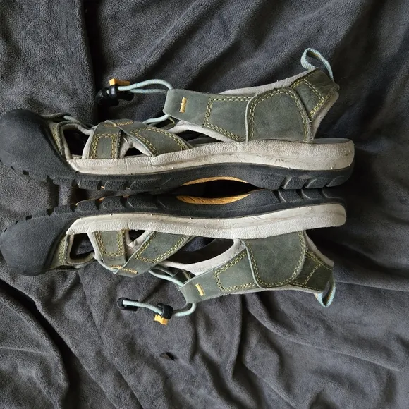 KEEN Venice H2 Green and Black Sandals sz 8.5